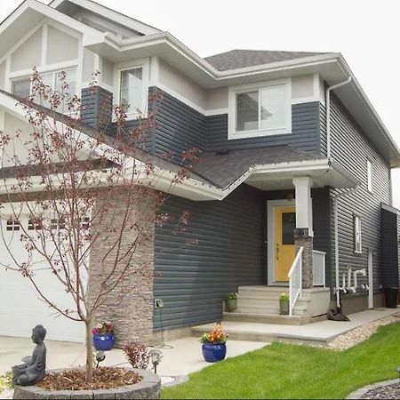 Modern Executive Suite I Complimentary Netflix & Parking! Edmonton Exterior photo