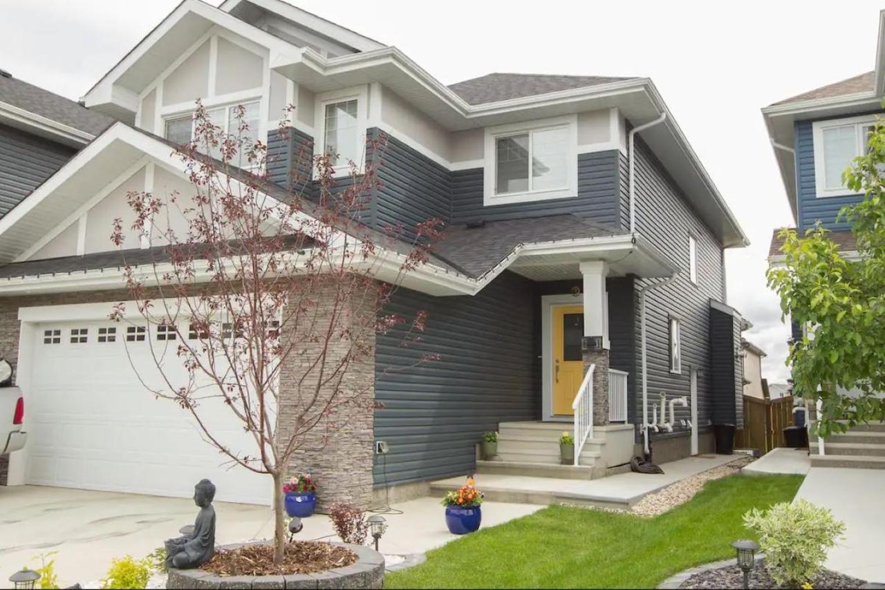 Modern Executive Suite I Complimentary Netflix & Parking! Edmonton Exterior photo
