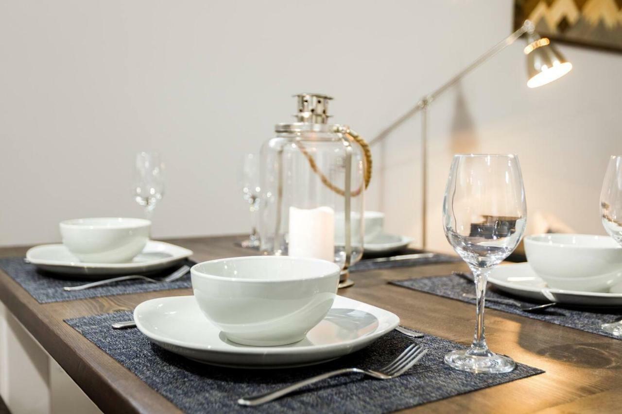 Modern Executive Suite I Complimentary Netflix & Parking! Edmonton Exterior photo