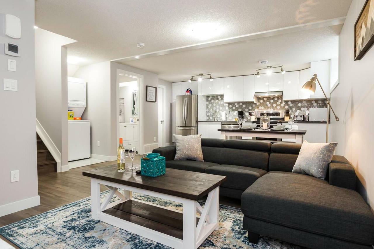 Modern Executive Suite I Complimentary Netflix & Parking! Edmonton Exterior photo