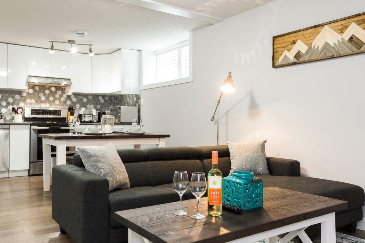 Modern Executive Suite I Complimentary Netflix & Parking! Edmonton Exterior photo