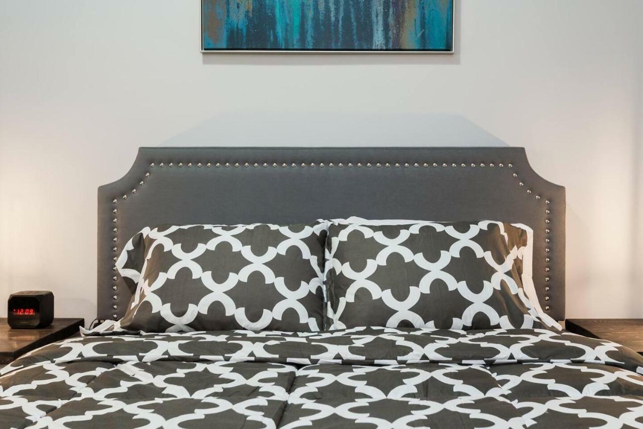Modern Executive Suite I Complimentary Netflix & Parking! Edmonton Exterior photo