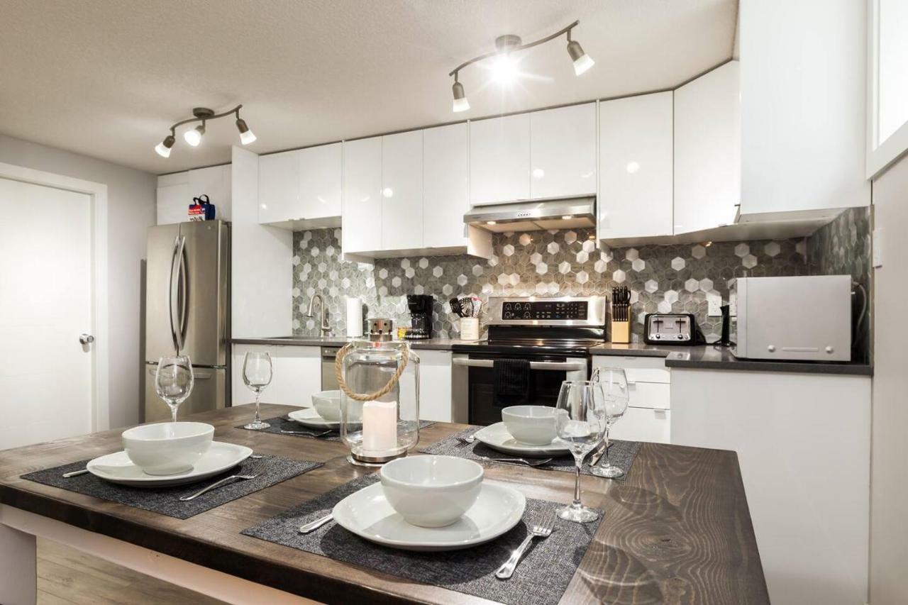 Modern Executive Suite I Complimentary Netflix & Parking! Edmonton Exterior photo