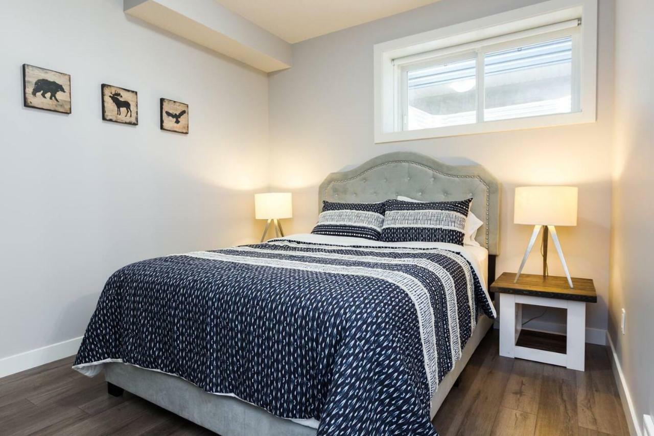 Modern Executive Suite I Complimentary Netflix & Parking! Edmonton Exterior photo