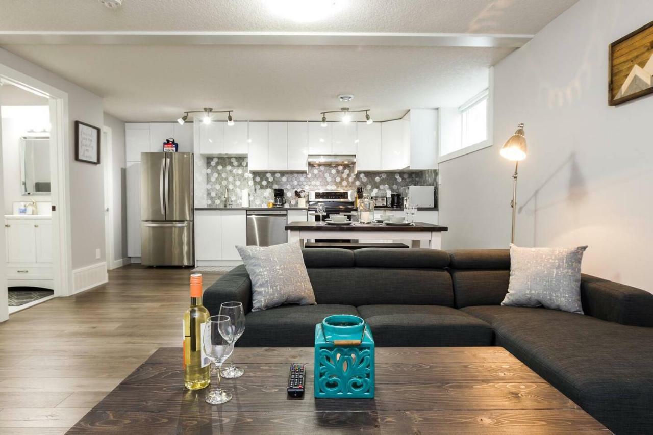 Modern Executive Suite I Complimentary Netflix & Parking! Edmonton Exterior photo